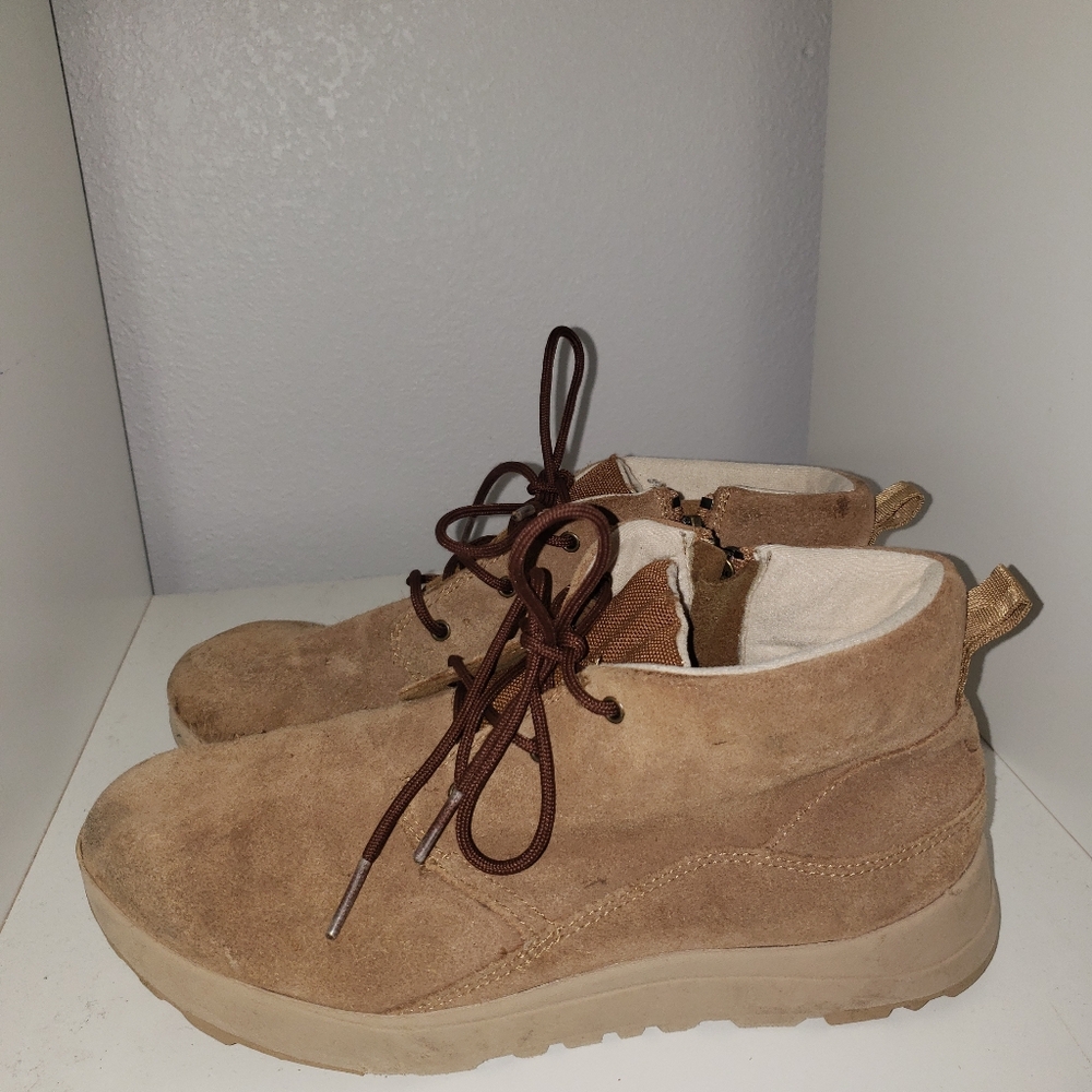 Boys size 5 UGG boots